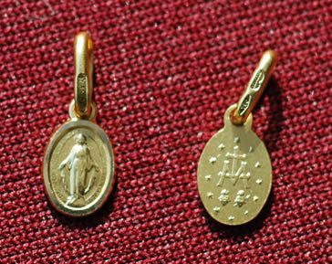 不思議のメダイ　18金　極小　（8ｍｍ）