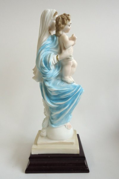 画像2: プラストマーブル製 地球を持つ聖母子像 カラー 21cm 2221257033 (2)
