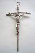 画像1: 金属製 壁掛け十字架 銀色　H20cm  (1)