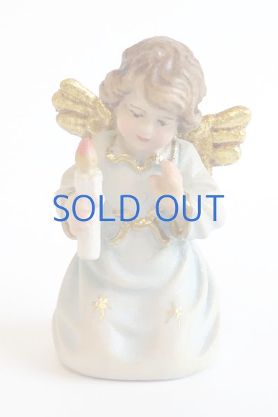 画像1: 小さな木彫り天使像　ローソクをもつ天使 カラー 4.7cm　 (1)