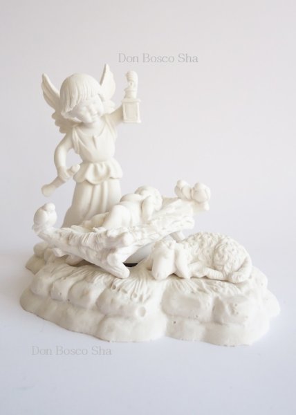 画像2: ★20%OFF★　プラストマーブル製　カンテラをもつ天使と幼子像　10cm 白（1342B） (2)