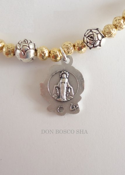 画像2: ロザリオブレスレット　バラの花メダイ付 金色4mm+銀色6mm珠 (2)