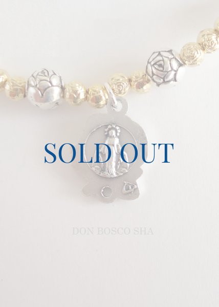 画像2: ロザリオブレスレット　バラの花メダイ付 金色4mm+銀色6mm珠 (2)
