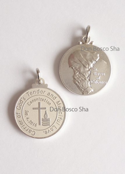 画像1: マザー・テレサ 列聖記念メダイ　真鍮製 銀メッキ　直径20mm　（日本製） (1)