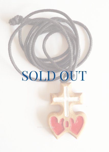 画像1: ★20％OFF★ペンダント　オリーブ製 十字架と二つのハート (1)