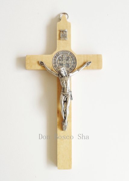 画像1: 壁掛け十字架　聖ベネディクト　木製 ナチュラル H16cｍ (1)