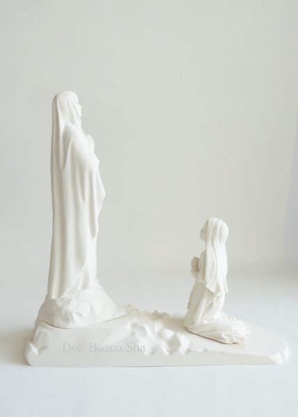 画像5: プラストマーブル製　ベルナデッタとルルドのマリア像　白　17.8cｍ　SP*　※店頭在庫品 (5)