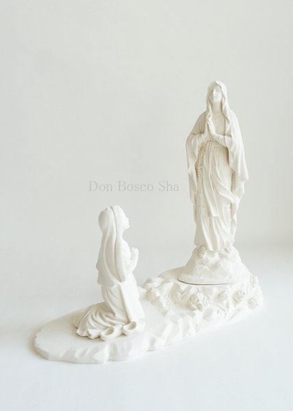 画像2: プラストマーブル製　ベルナデッタとルルドのマリア像　白　17.8cｍ　SP*　※店頭在庫品 (2)