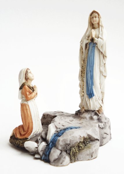 画像1: ベルナデッタとルルドのマリア像　約9cm カラー (1)