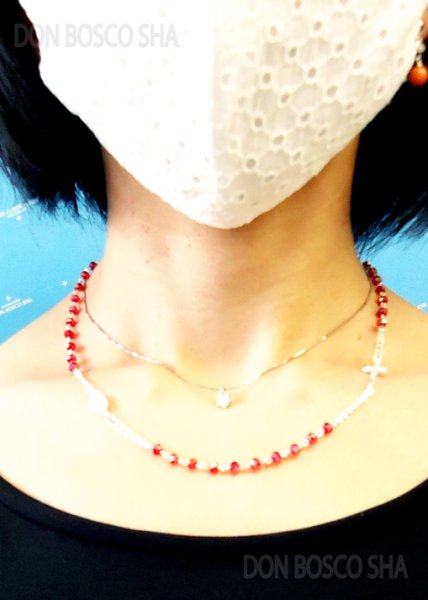 画像5: ネックレス ロザリオ 3連 ミニ十字架&不思議のメダイ付き 赤 NB (5)