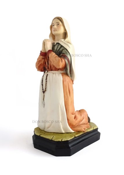 画像2: プラストマーブル製　聖ベルナデッタ像　約19cm カラー※店頭在庫一点のみ (2)