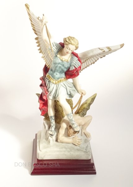 画像1: プラストマーブル製　聖ミカエル像　約28cm カラー (1)