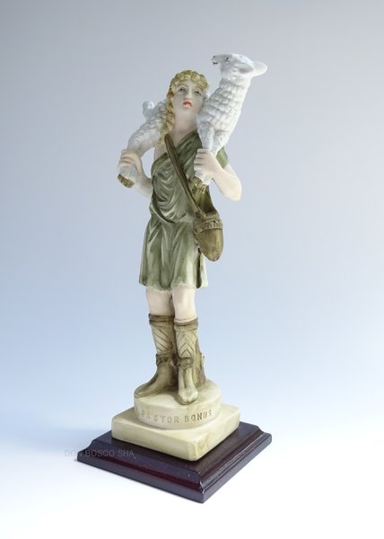 画像7: 善き牧者像　約20cm カラー（木製台座）　※在庫1点のみ (7)