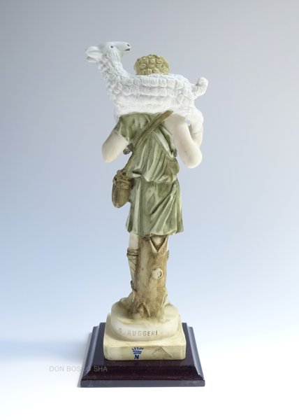 画像8: 善き牧者像　約20cm カラー（木製台座）　※在庫1点のみ (8)