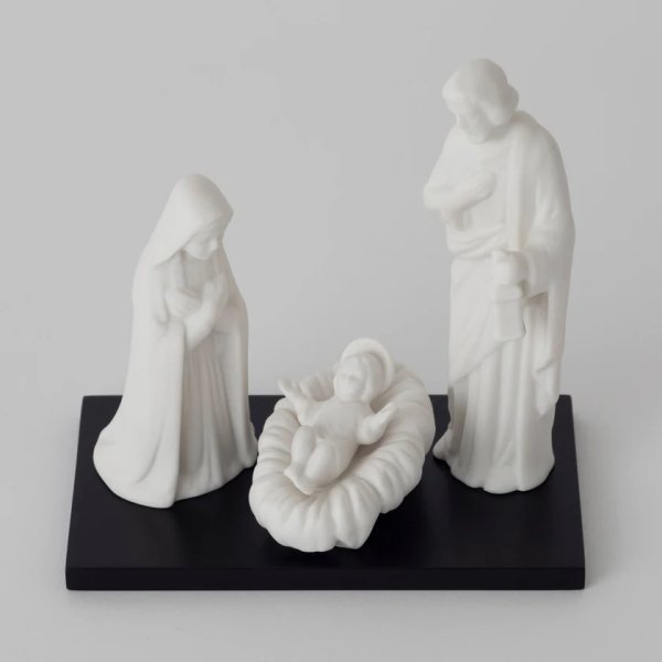 画像1: クリスマス卓上置物 聖家族3点セット敷台付き　A1010447　【お取り寄せ品・キャンセル、返品不可商品】 (1)