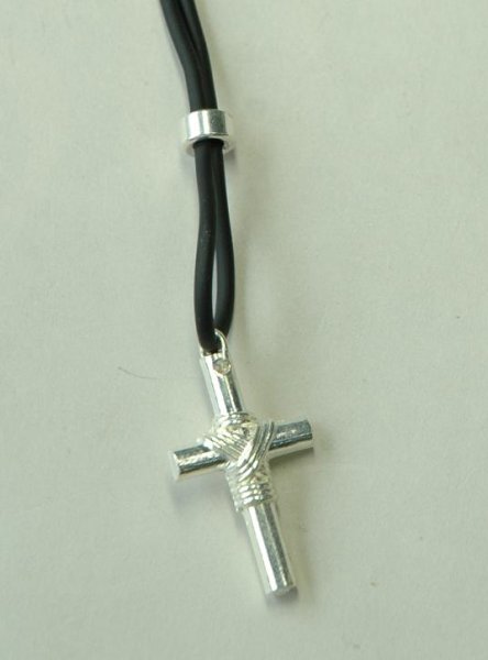 画像2: ★20%OFF★ペンダント 十字架ペンダント 銀色 (2)