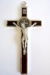 画像3: 壁掛け十字架　聖ベネディクト　金属+木 H16cm (3)