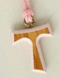 画像2: ペンダント　オリーブ製　タウの十字架　ピンク　NB (2)