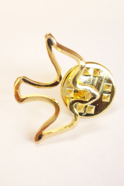 画像2: ピンバッジ　聖霊(ハト) 金色　 (2)