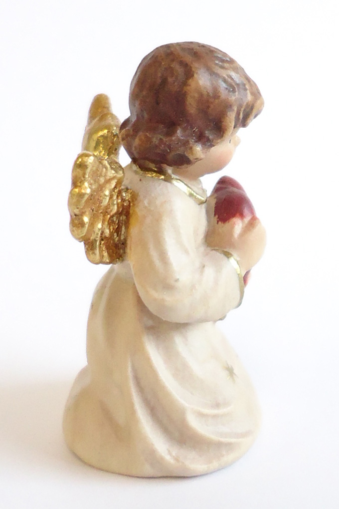 小さな木彫り天使像 ハートをもつ天使 カラー    ドン・ボスコ社